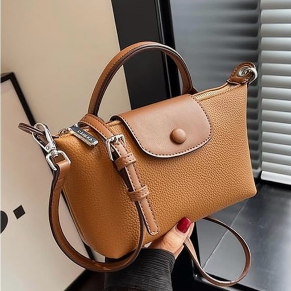 Designer look small vegan leather bag honey brown luxury look - Picture 2 of 3